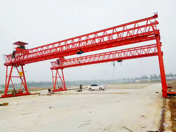 提梁機(jī)門(mén)式起重機(jī)